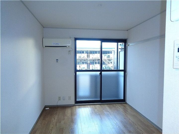 ウィンヒル373の居間