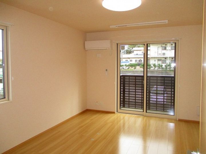 ファインパレスSUWAIIの居間