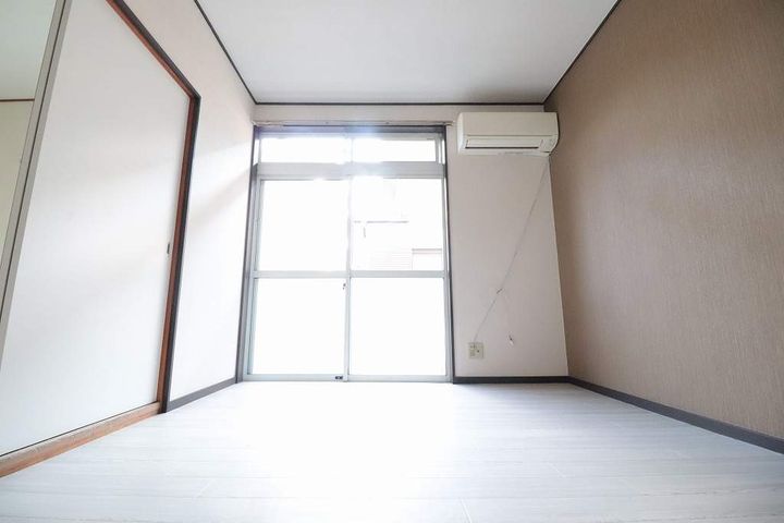 リバーサイド人見B-102の居間