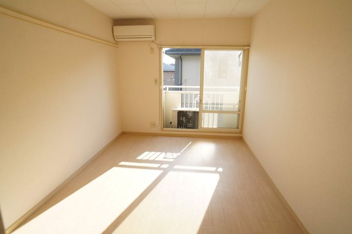 エスポワール清見台東103の居間