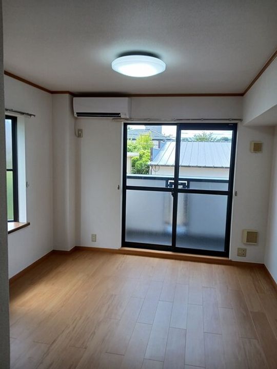 ピース・メゾン201の居間