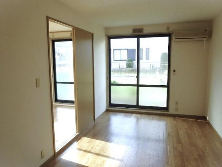 さくら館201号室の居間