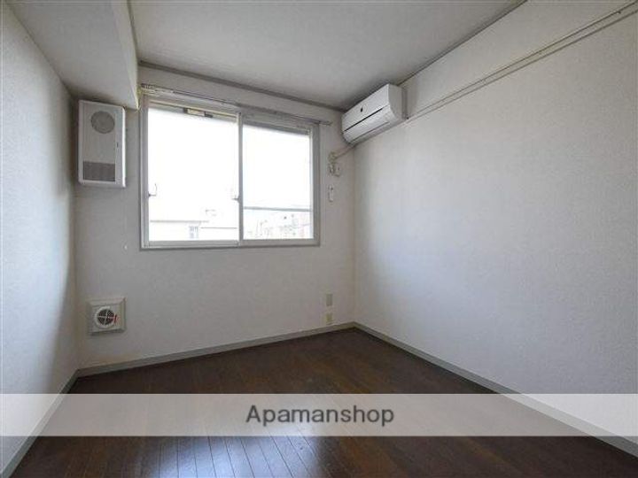 エステート金沢の居間