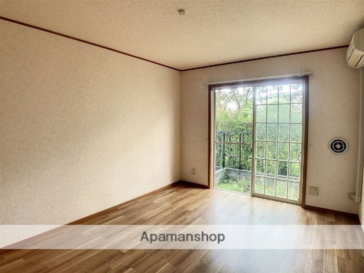 神奈川県相模原市南区相模大野5丁目の賃貸アパートの居間