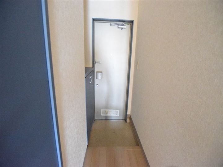 神奈川県相模原市南区御園5丁目の賃貸アパートの玄関