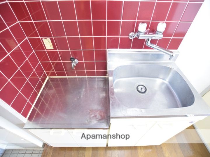 神奈川県相模原市南区上鶴間本町2丁目の賃貸アパートのキッチン