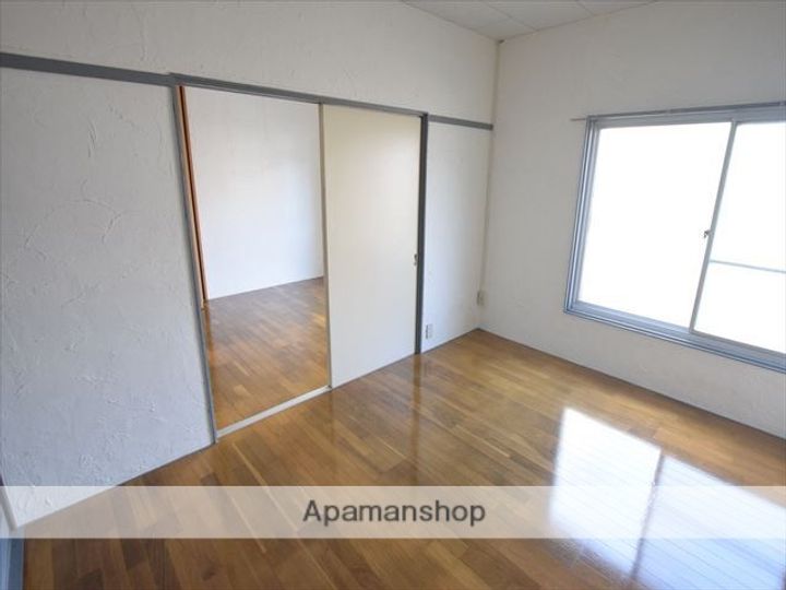 神奈川県相模原市中央区淵野辺本町3丁目の賃貸アパートの居間