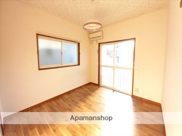 神奈川県相模原市南区相模大野9丁目の賃貸アパートの居間