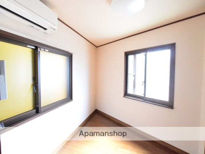 神奈川県相模原市南区古淵5丁目の賃貸アパートの居間