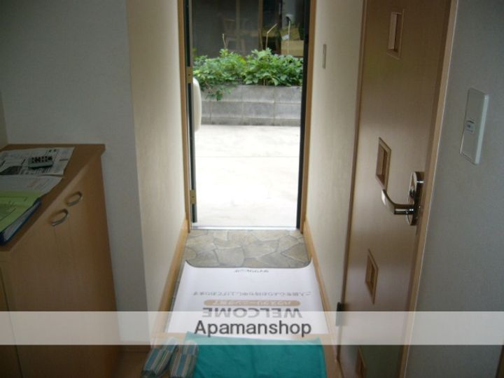 ローズコート玉川105の玄関