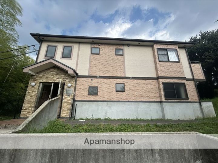 神奈川県川崎市麻生区岡上の賃貸アパートの外観