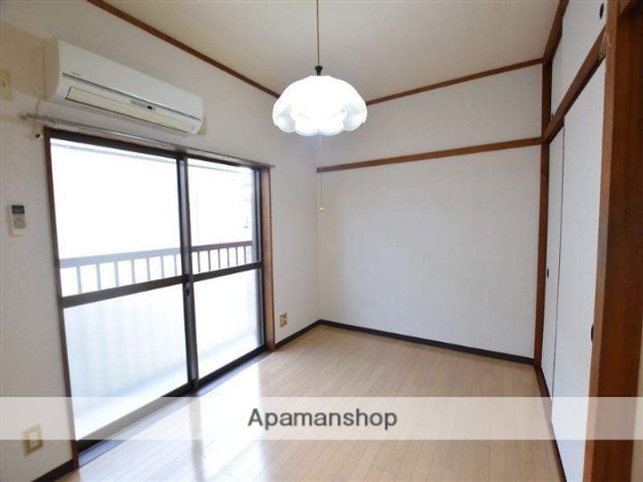 神奈川県相模原市南区若松5丁目の賃貸アパートの居間