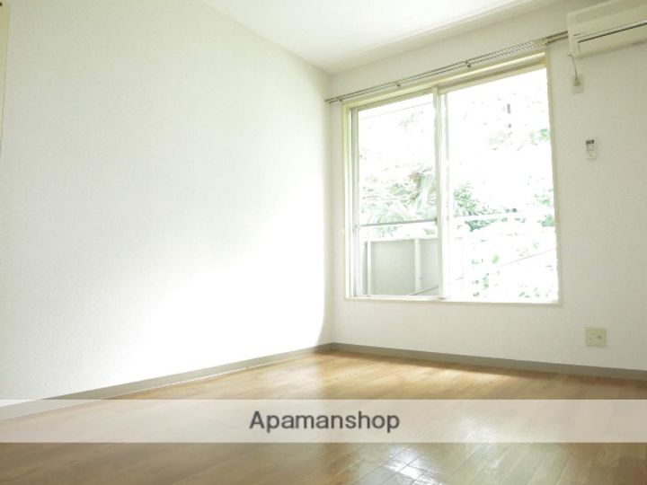 グランドヒル岡上B203の居間