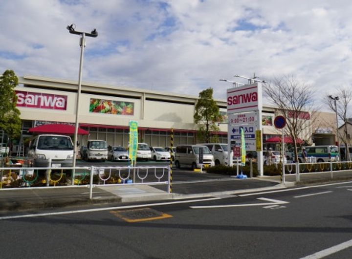 パレットコートの周辺