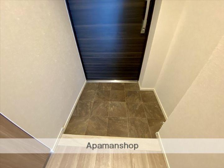 TLRレジデンス町田402の玄関