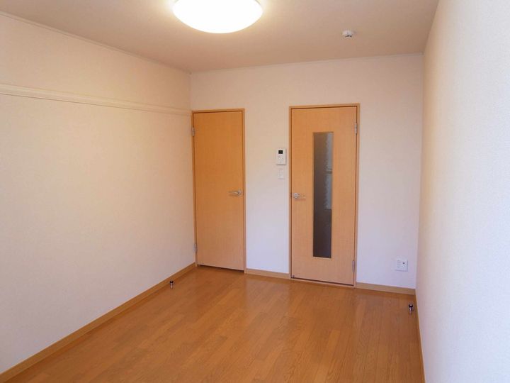 レオパレスタウンコートの居間