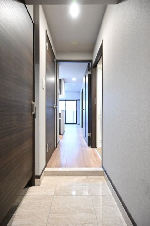 東京都千代田区神田三崎町2丁目の賃貸マンションの玄関