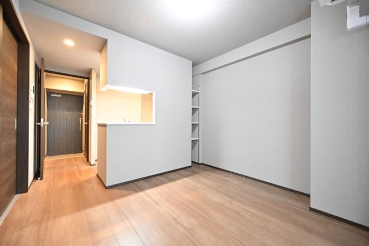 東京都千代田区神田三崎町2丁目の賃貸マンションの居間