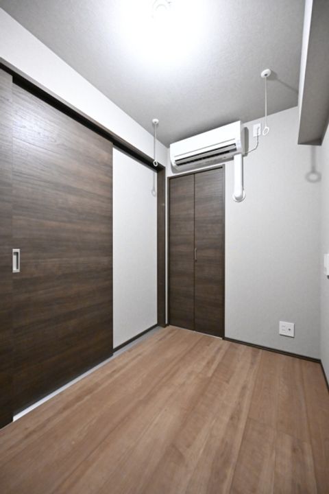東京都千代田区神田三崎町2丁目の賃貸マンションの居間