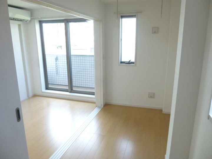 ビューノ大崎101号室の居間