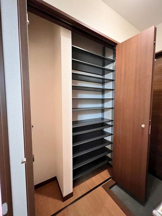 ドマーニ川崎204号室の玄関