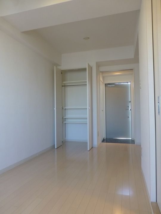 レジディア三越前の居間