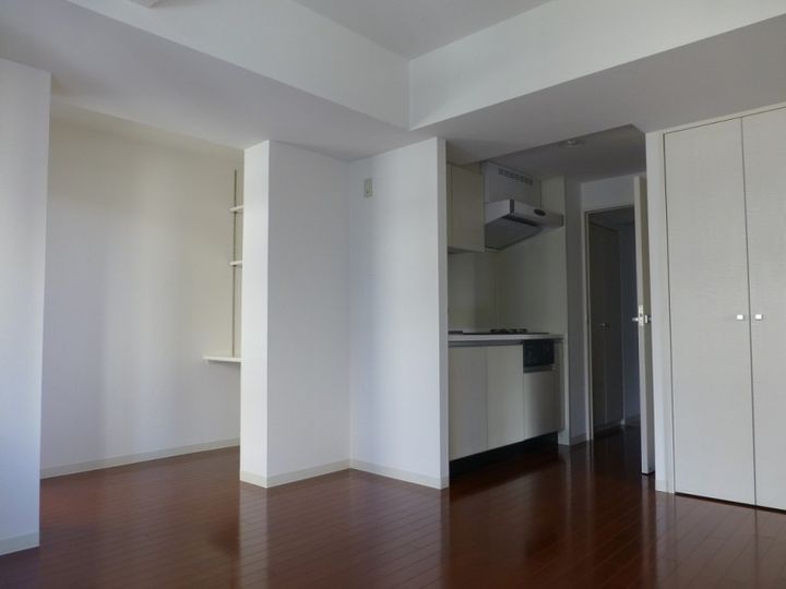 レジディア三越前の居間