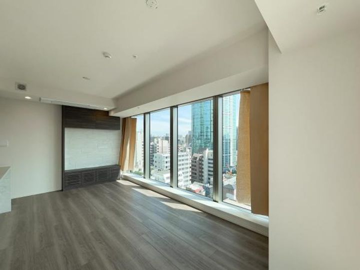 白金ザ・スカイ西棟の居間