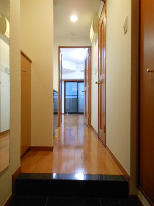 東京都港区芝3丁目の賃貸マンションの玄関