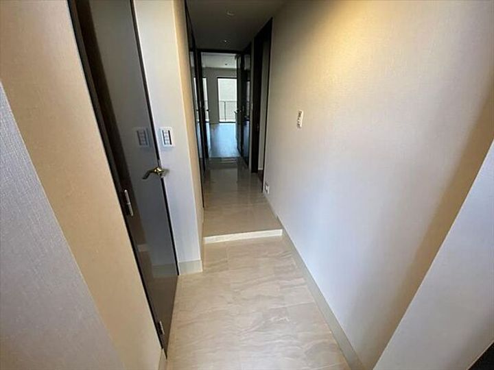 ザ・グランクラッセ日本橋イーストの玄関