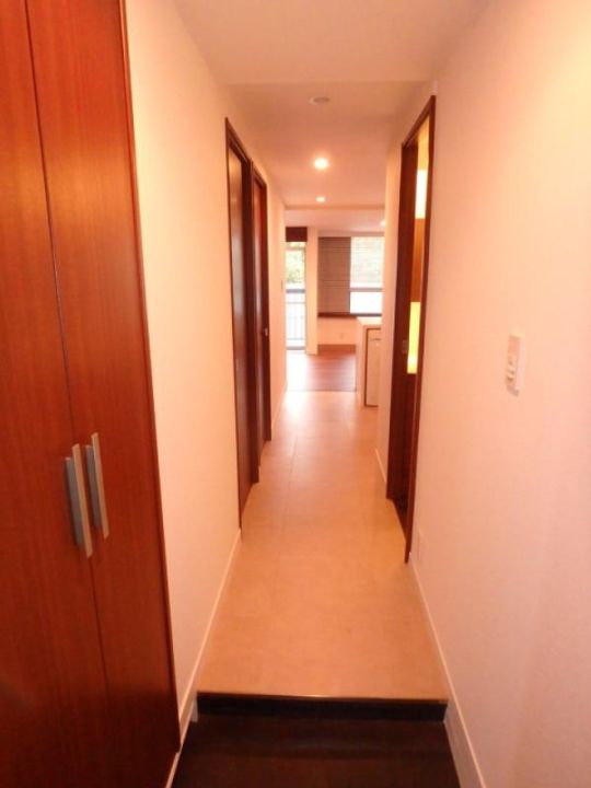 東京都港区三田1丁目の賃貸マンションの玄関