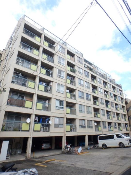 東京都港区三田1丁目の賃貸マンションの外観