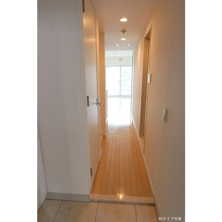 コンフォリア芝浦の玄関