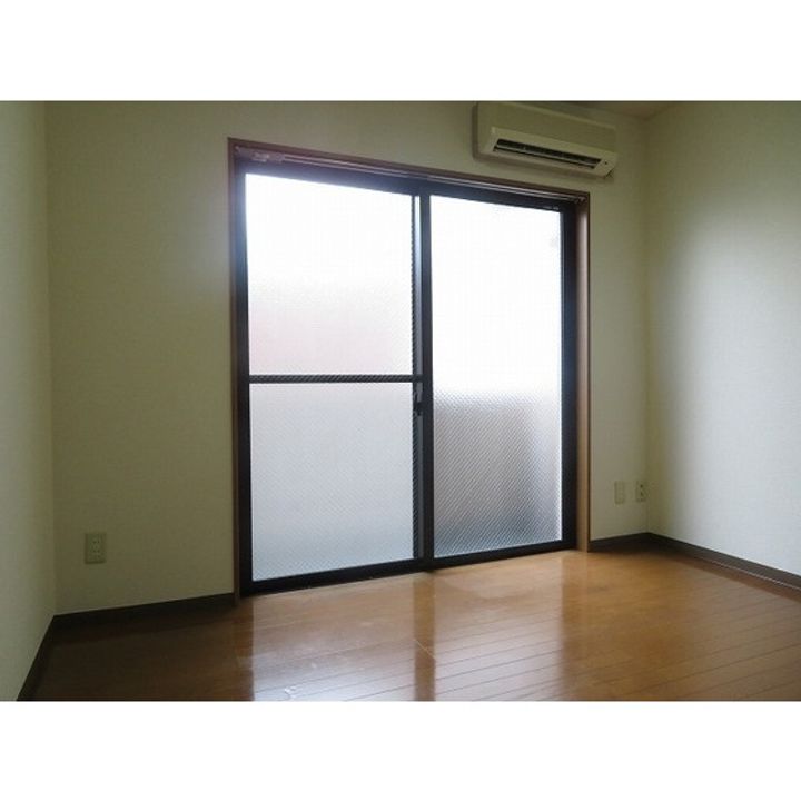 東京都葛飾区新小岩2丁目の賃貸マンションの居間