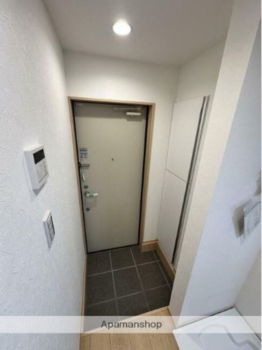 千葉県市川市八幡3丁目の賃貸アパートの玄関