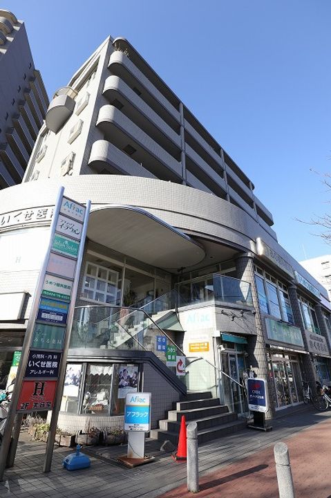 レオパレスウエストリバーIの周辺