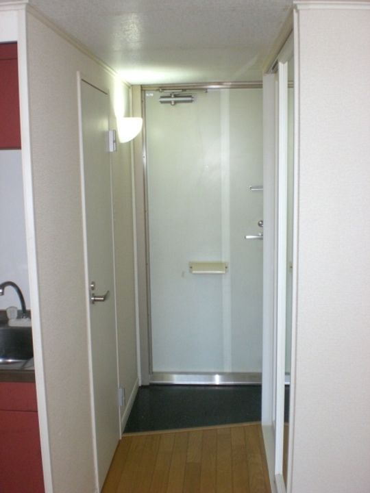 レオパレスフォレストの玄関