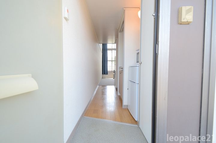 レオパレスフォレストの玄関