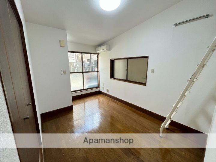 ロジメントサカエ101の居間