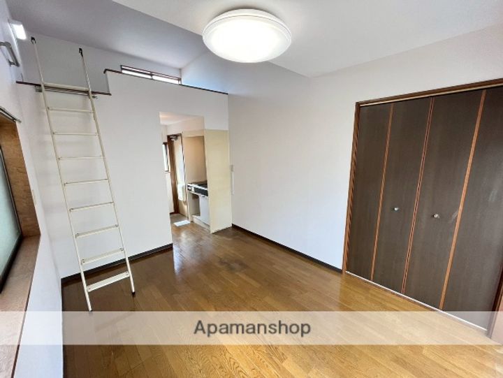 ロジメントサカエ201の居間