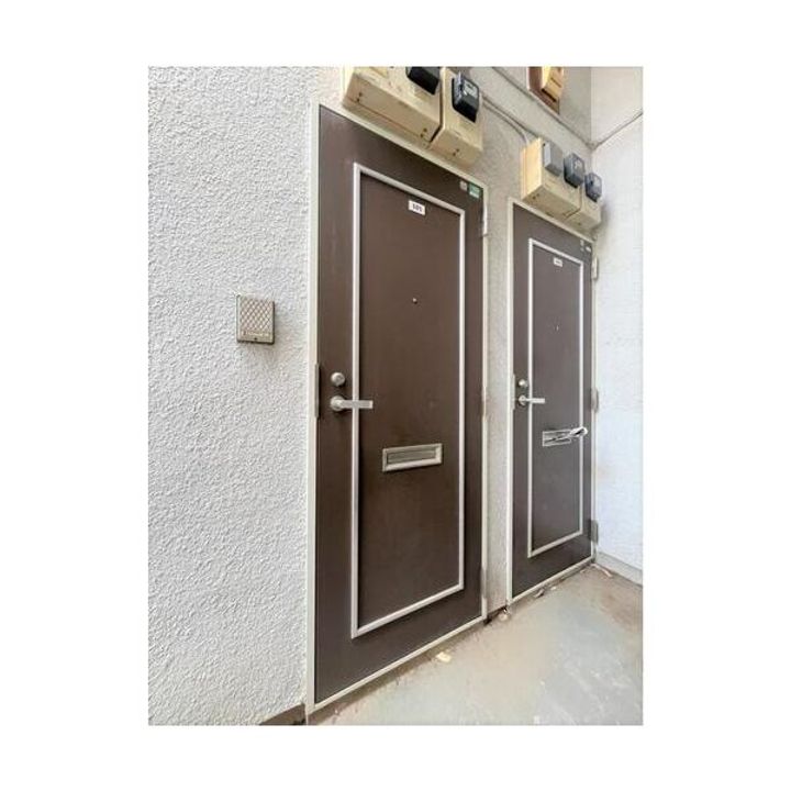 山口コーポラスの玄関