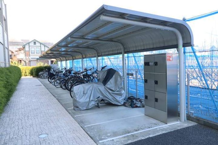 バラディー伏見の外観