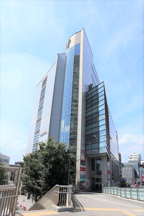 ウィルモア・モナリエ モナリエの周辺