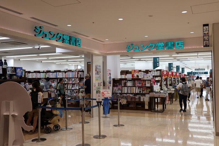 ウィルモア・モナリエ モナリエの周辺