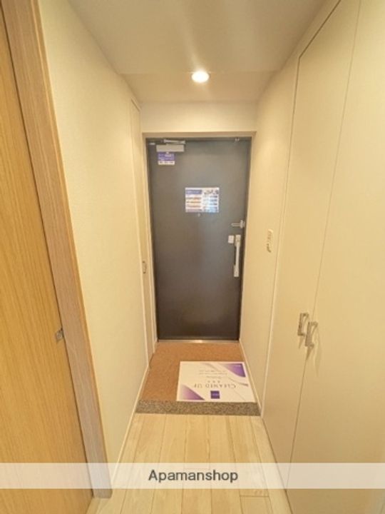 レジディア高円寺の玄関