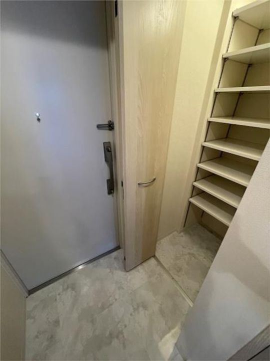 LIER A LAVENIR(リエ ア ラヴニール)の玄関