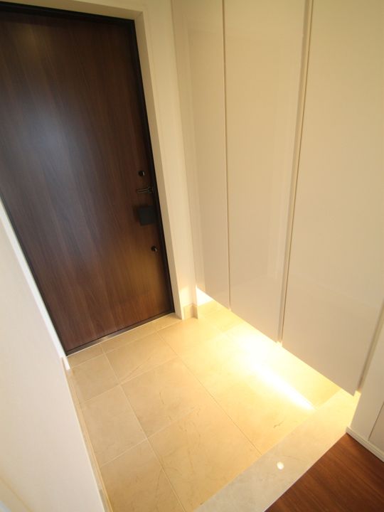 パークコート千代田富士見ザタワーの玄関