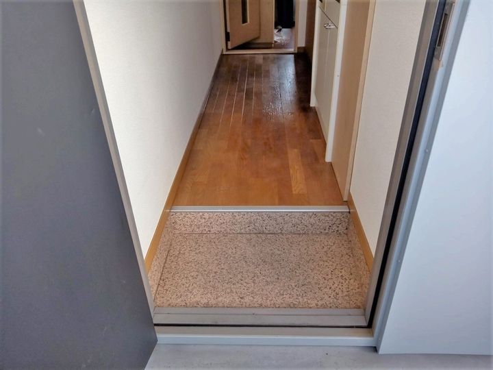 レオパレスNISHIHARAの玄関