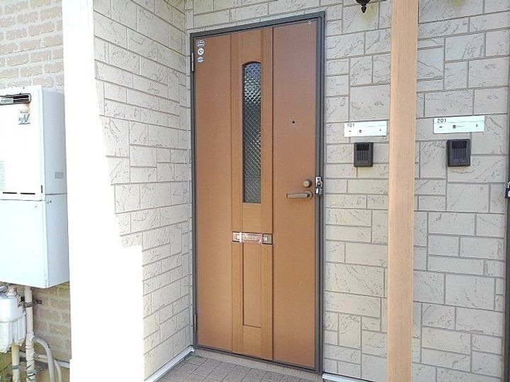 エピナール弐番館の玄関