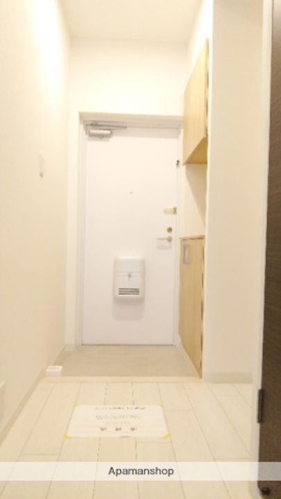 東京都小金井市中町2丁目の賃貸マンションの玄関